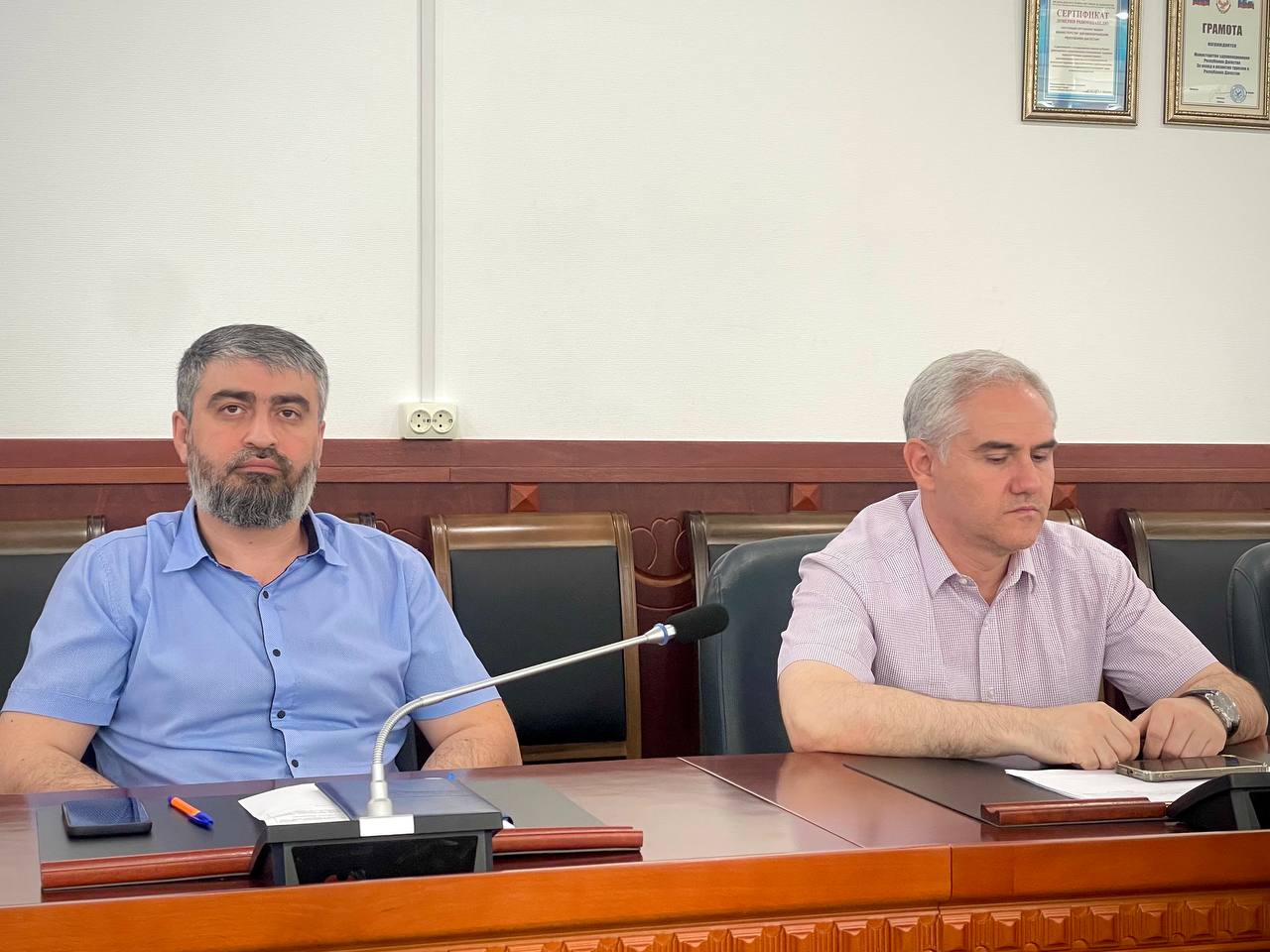Врио министра здравоохранения Республики Дагестан Алиомар Ахмедов совместно с руководителями подразделений ведомства принял участие в Оперштабе Минздрава России